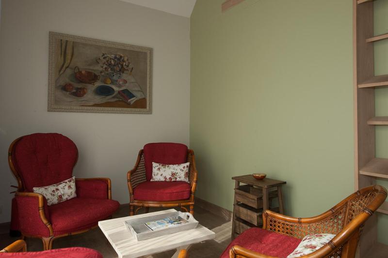 Family Room image 2