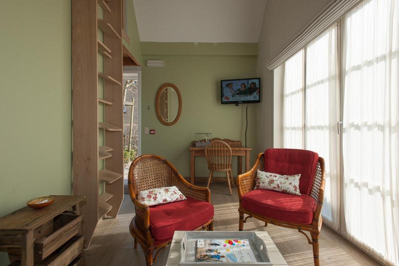 Family Room image 3