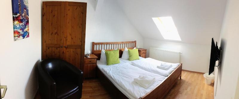 Family Room image 3
