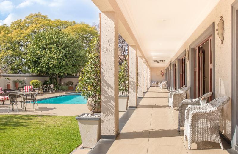 Inn and Out Plus Craighall - image 1