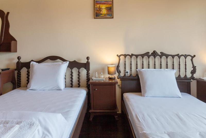 Double Room with Garden View image 4