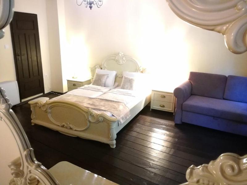 Large Double Room image 3