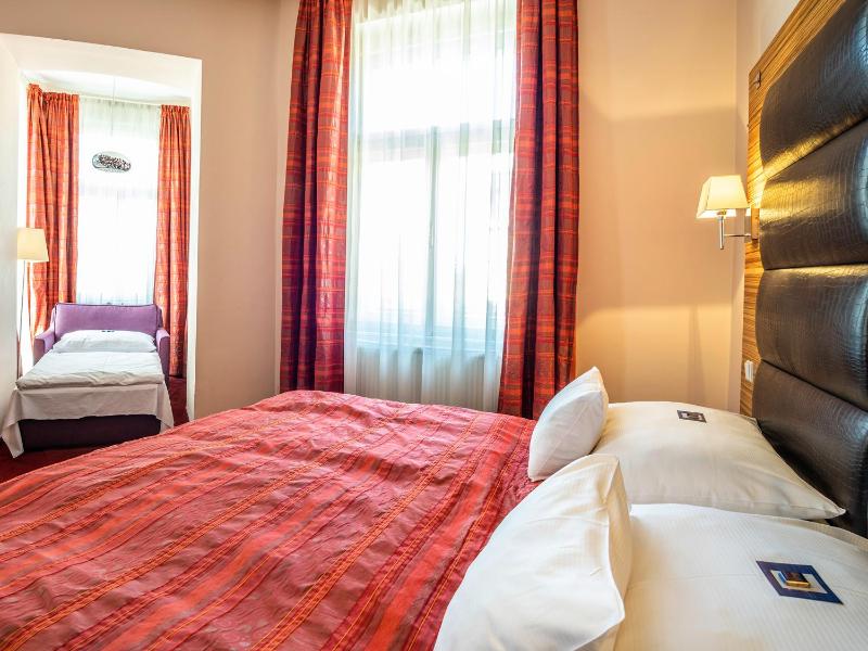  Double Room with Extra Bed image 1