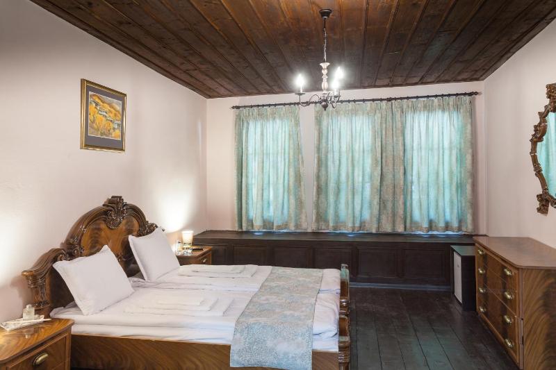 Large Double Room image 4