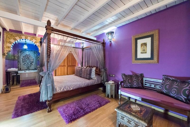 Suite with Hot Tub image 3