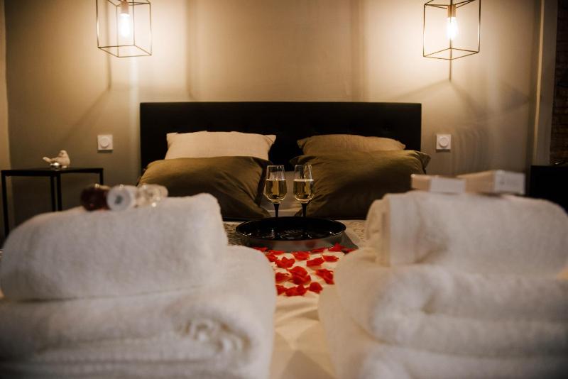 La Suite Romantique avec Jacuzzi au Cœur de Perpignan - image 7