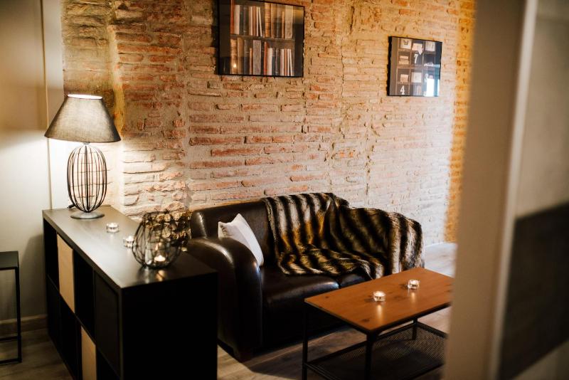 La Suite Romantique avec Jacuzzi au Cœur de Perpignan - image 3