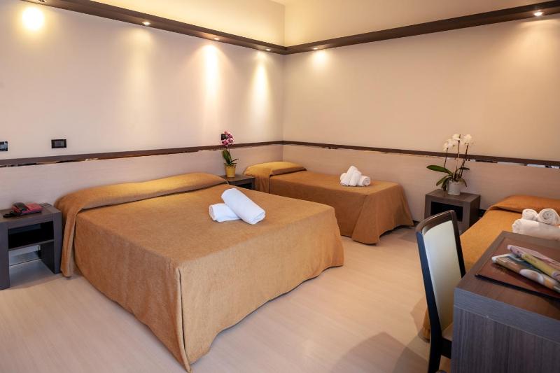 Quadruple Room image 2