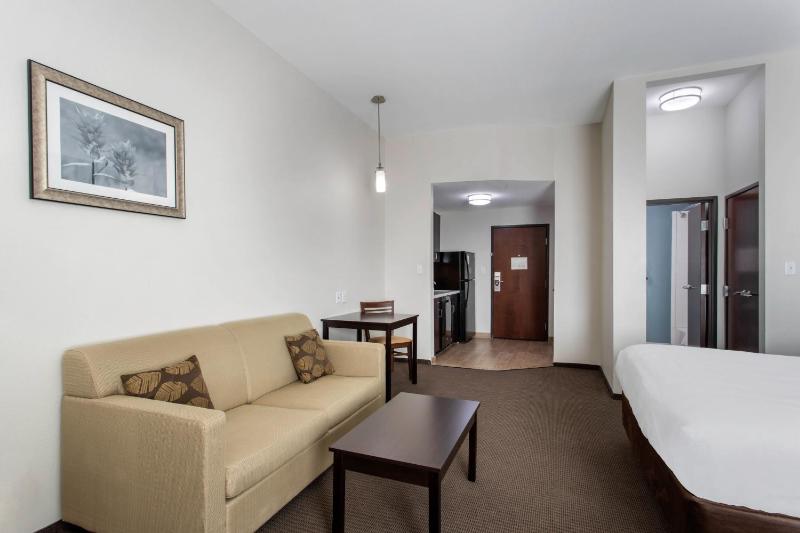 King Suite with Sofa Bed - Non-Smoking image 4