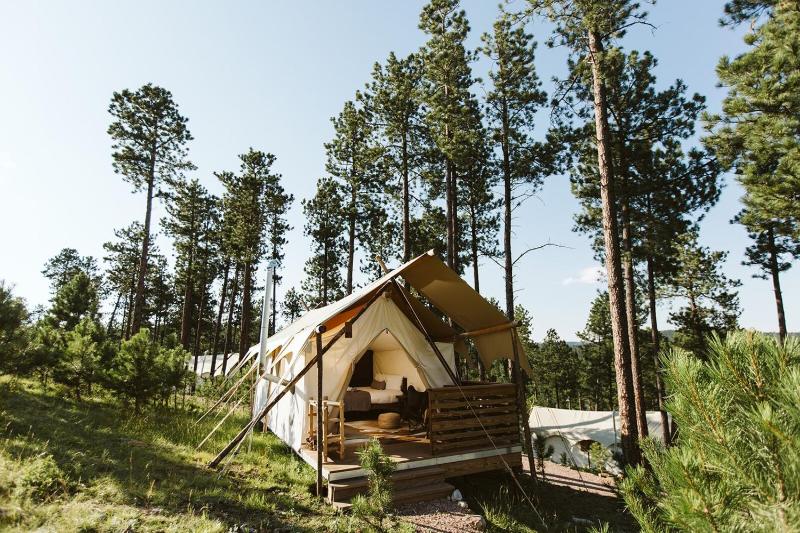 Deluxe Tent with Private Bathroom and Kids Tent image 4