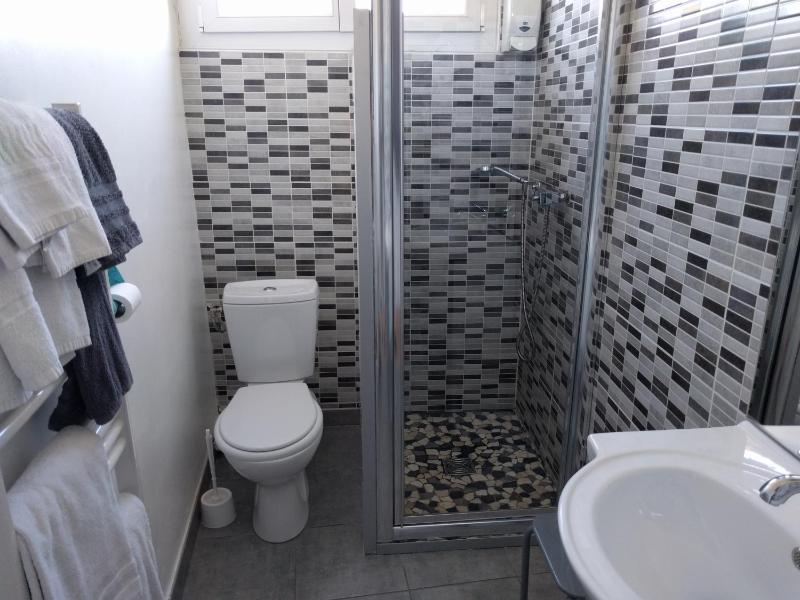 Quadruple Room with River View image 2