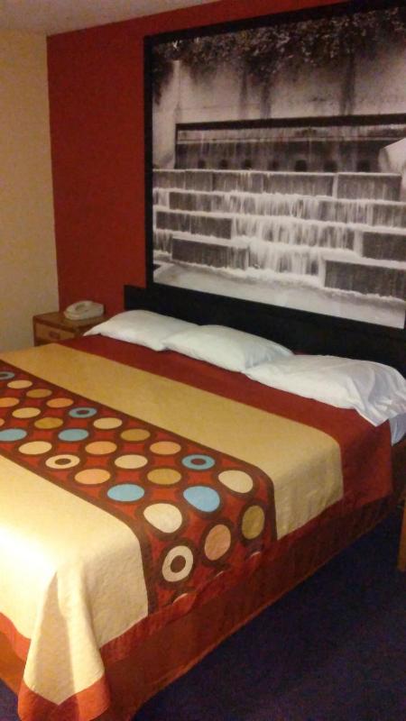 King Room - Non-Smoking image 3