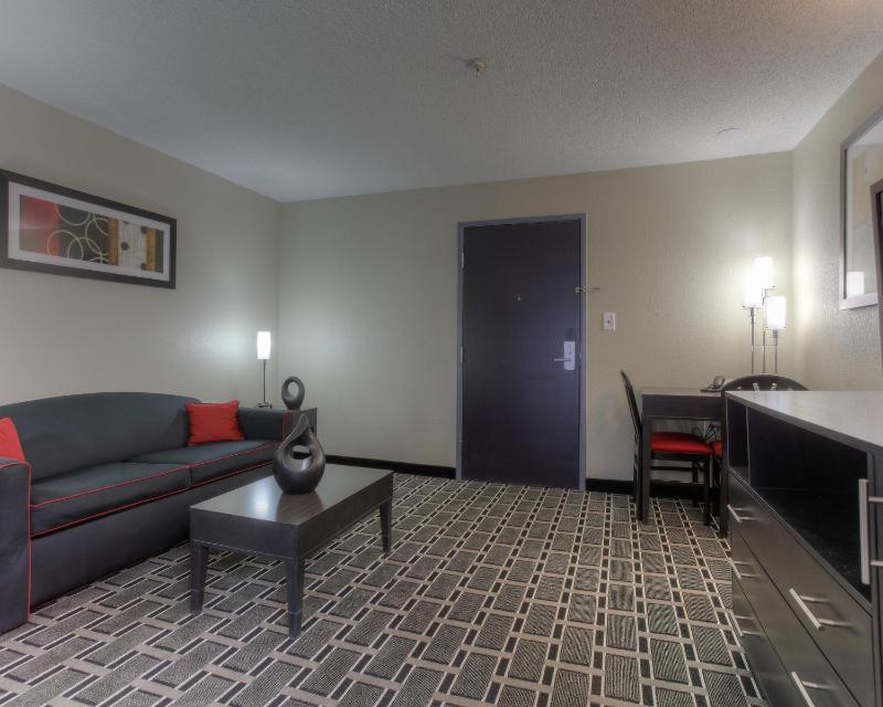 King Suite- Non-Smoking image 3