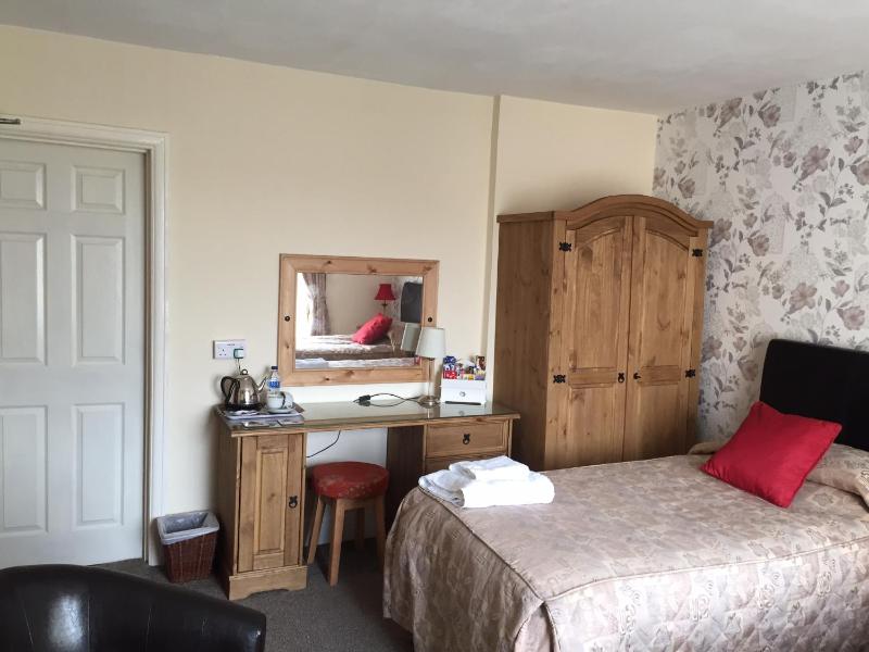 Superior Twin Room image 2