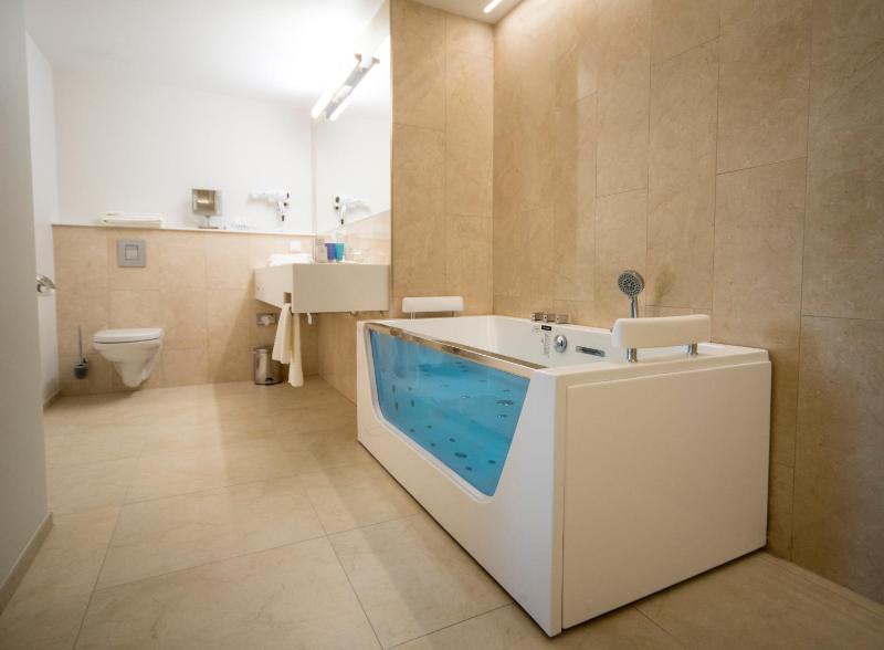Junior Suite image 2
