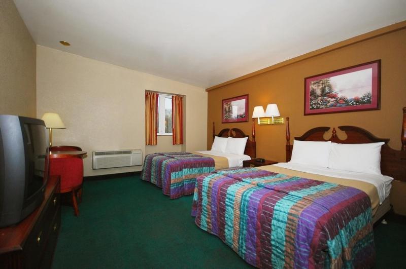 Double Room with Two Double Beds - Smoking image 2
