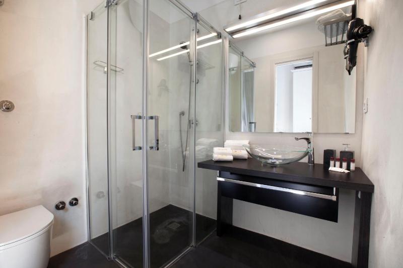 Deluxe Double Room image 4