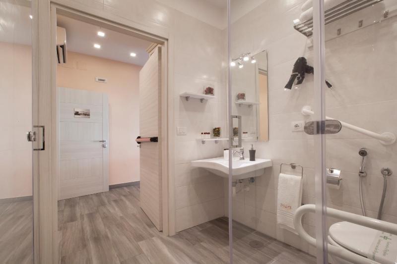 Classic Room - Disability Access image 2