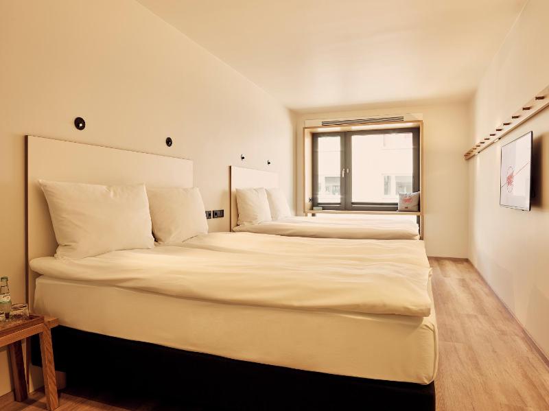 Twin Room image 1