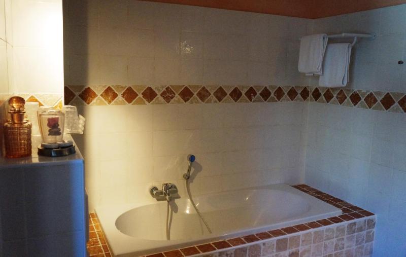 Triple Room with Sea View image 3