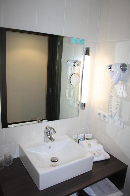 Privilege Room with 1 Double Bed image 3