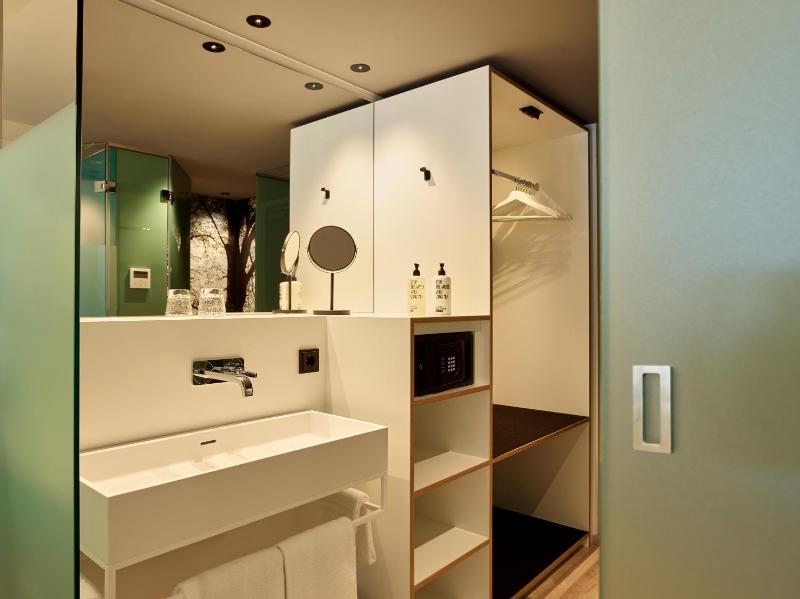 Standard Double Room image 2