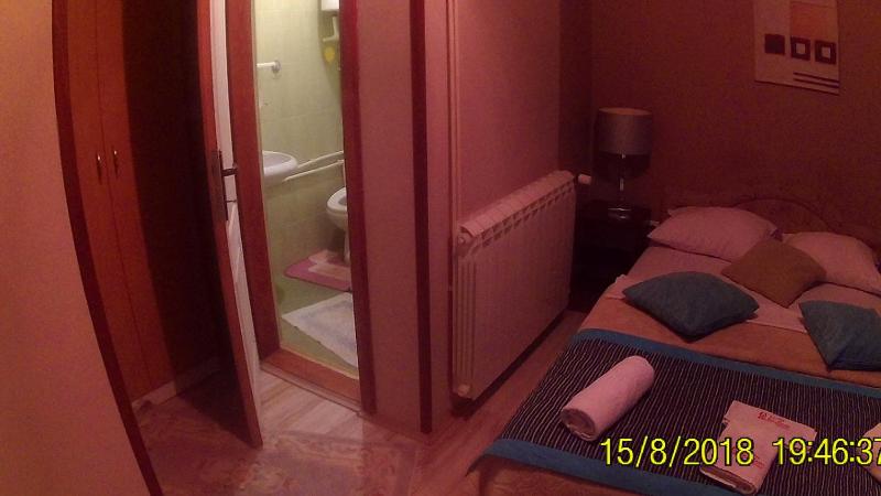Deluxe Double Room with Balcony image 4