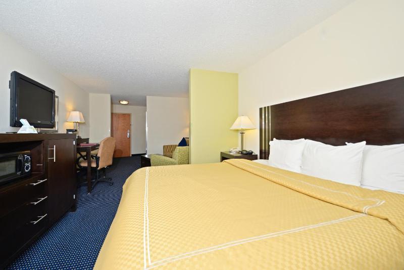 King Suite - Non-Smoking image 2