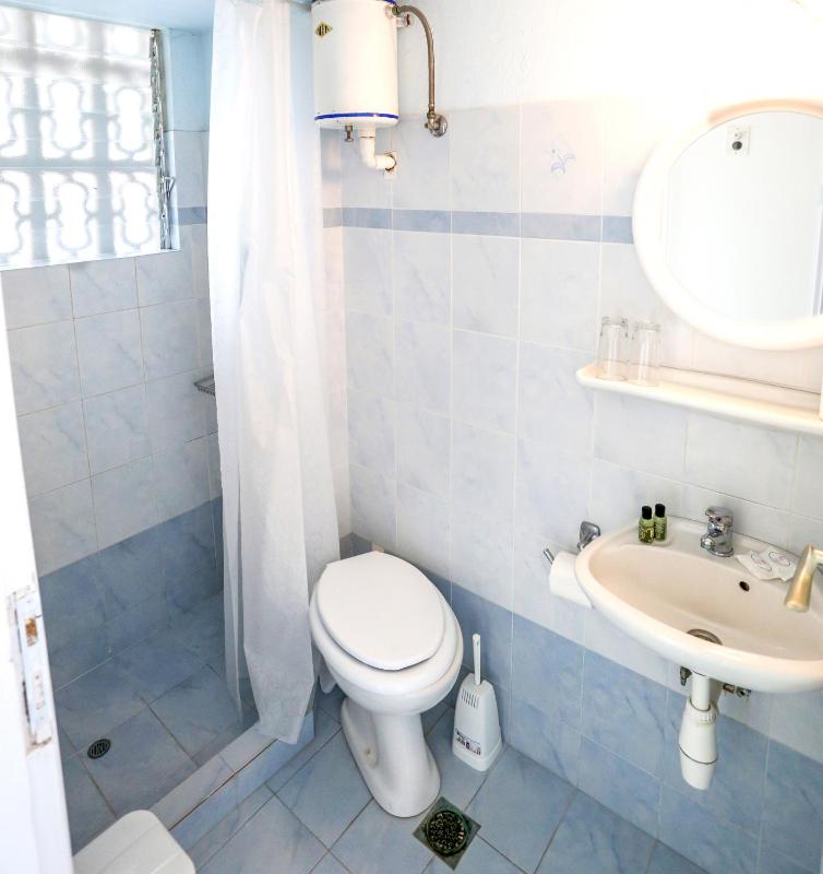 Twin/Double Room image 2