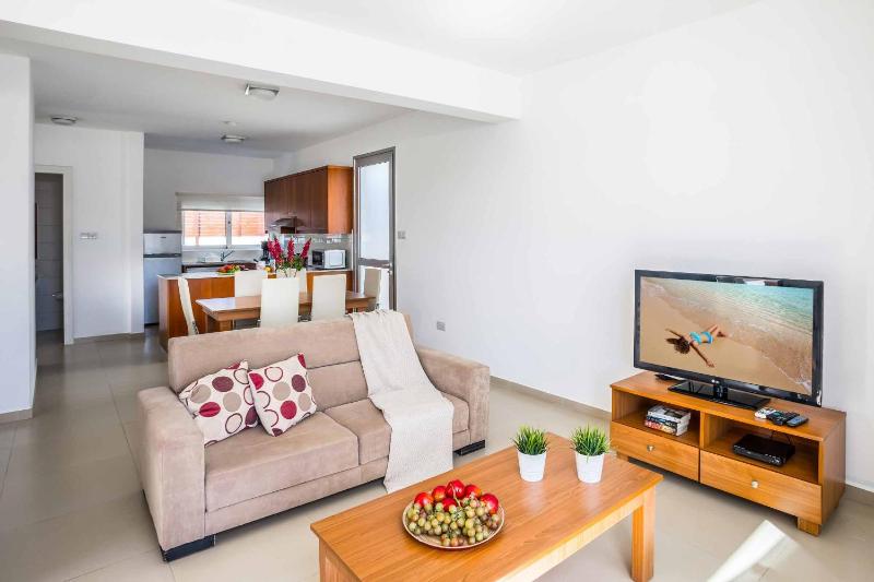 Villa White Moonflower - image 9