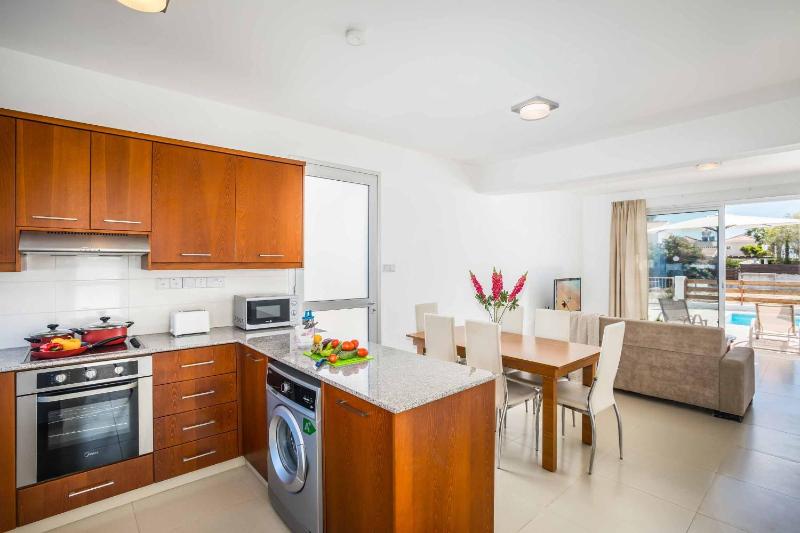 Villa White Moonflower - image 15