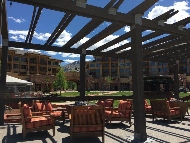 Superior Ski In Ski out Top floor Penthouse Pool Hot Tubs Conde Nast Forbes Award Winner B508 - image 19