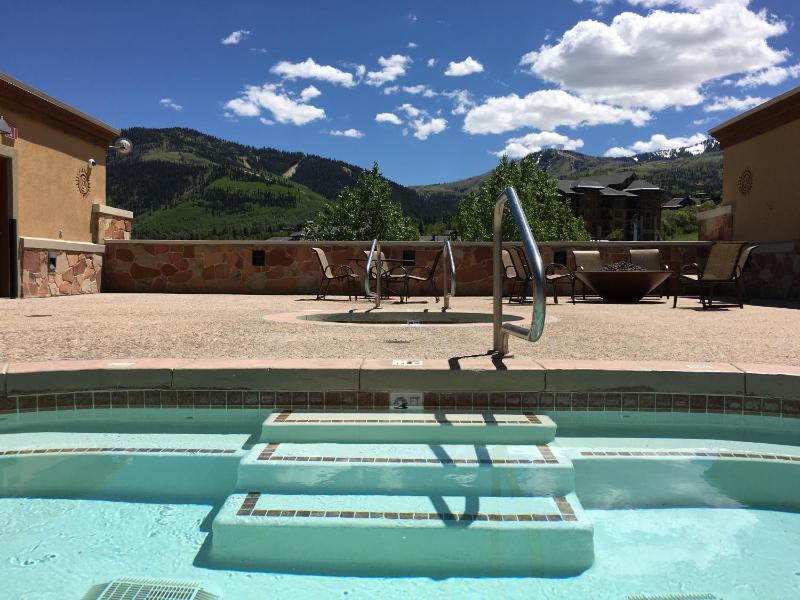 Superior Ski In Ski out Top floor Penthouse Pool Hot Tubs Conde Nast Forbes Award Winner B508 - image 22