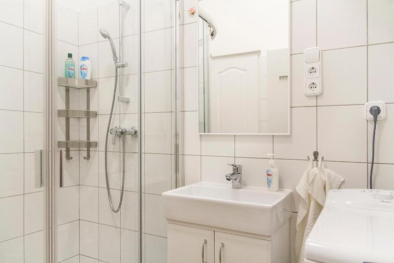 Authentic Akacfa Apartment - image 5