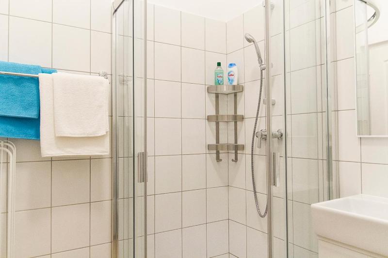 Authentic Akacfa Apartment - image 7