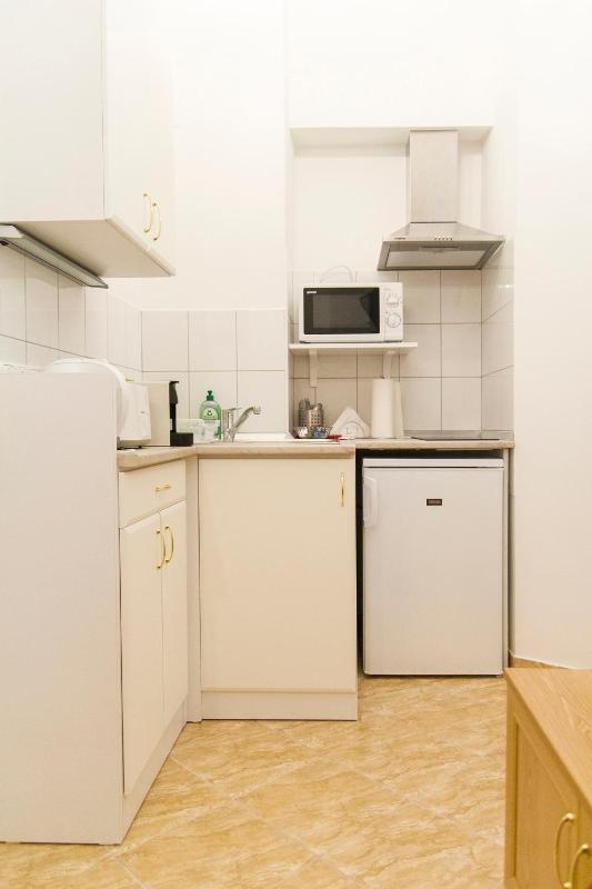 Authentic Akacfa Apartment - image 2