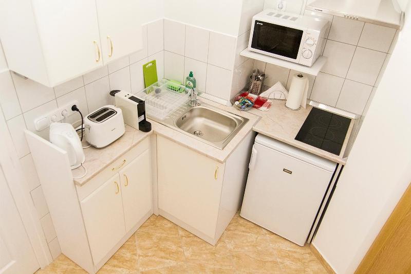Authentic Akacfa Apartment - image 6