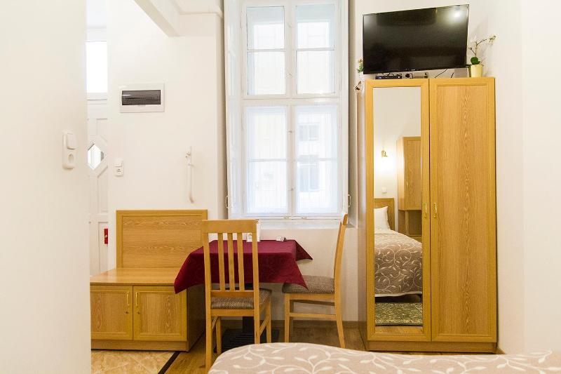 Authentic Akacfa Apartment - image 9