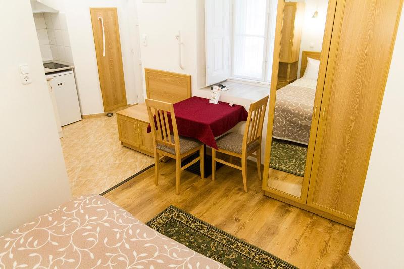 Authentic Akacfa Apartment - image 15
