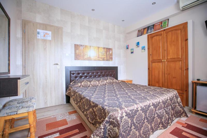 Double Room image 3