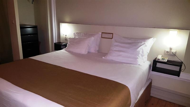 Standard Double or Twin Room image 3