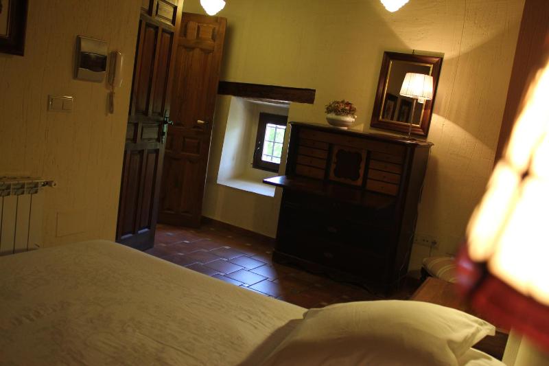 Double Room image 3