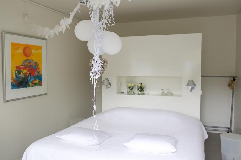 Deluxe Double Room image 3