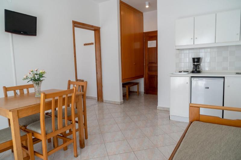 One-Bedroom Apartment with Sea View image 3