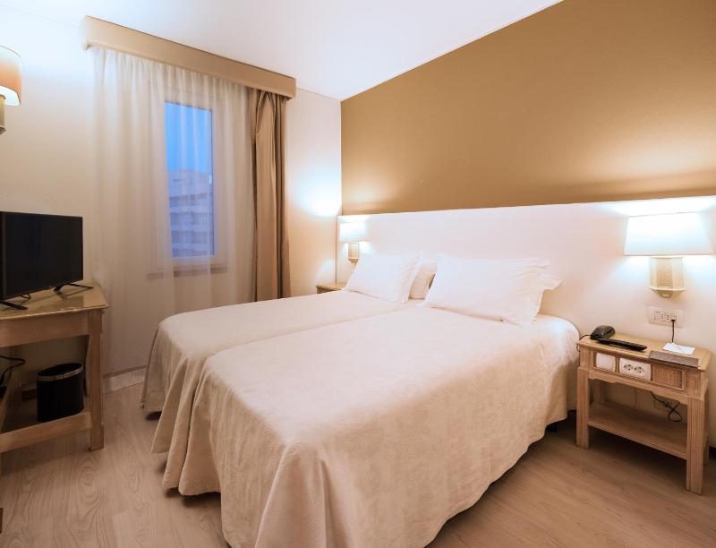 Two-Bedroom Family Suite with Terrace image 3