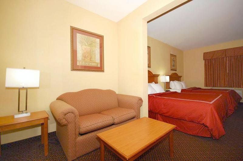 Queen Suite with Two Queen Beds - Non-Smoking image 4