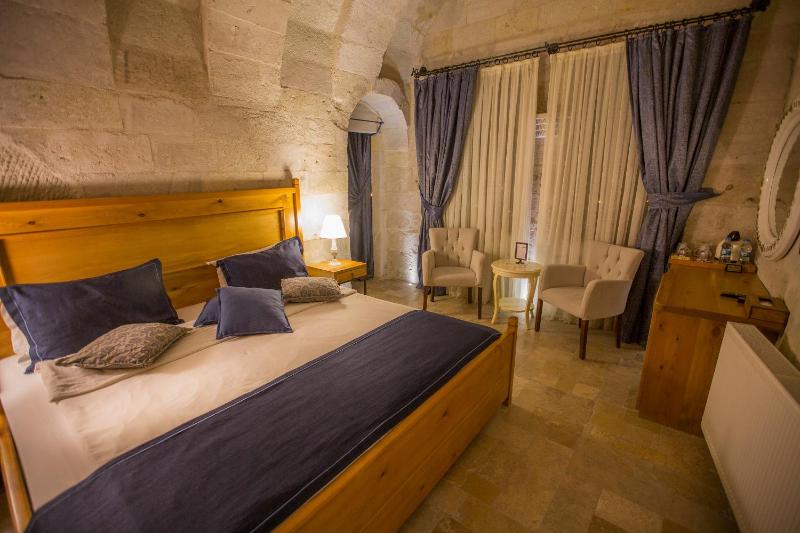 Premium Honeymoon Cave Suite image 3
