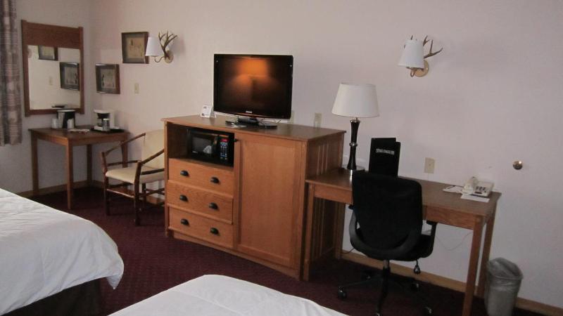 Deluxe Queen Room with Two Queen Beds image 2