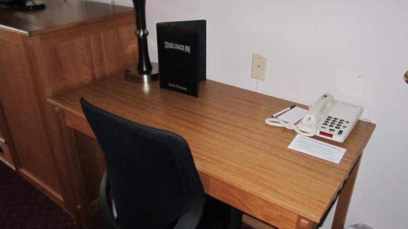 Deluxe King Room image 3