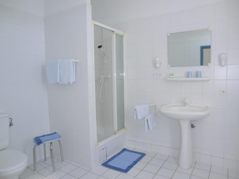 Double Room image 3
